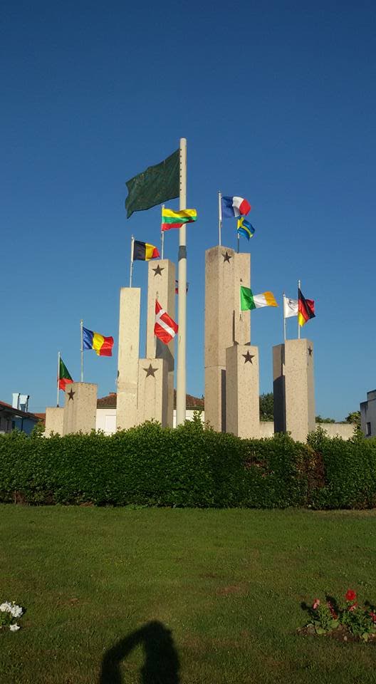Edifício com fachada em granito aparente, obra da Alumar