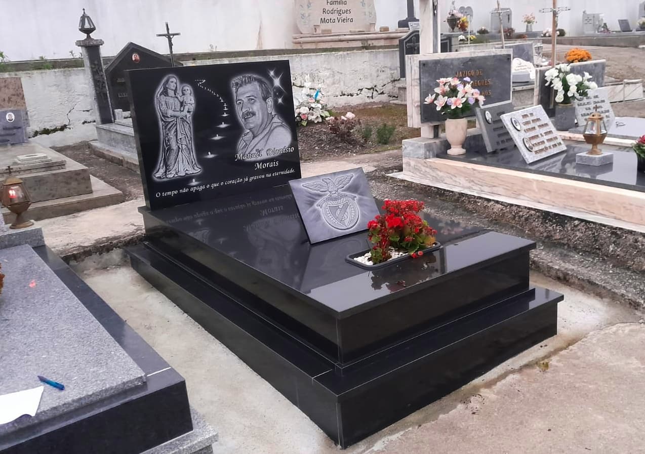Jazigo simples em granito preto